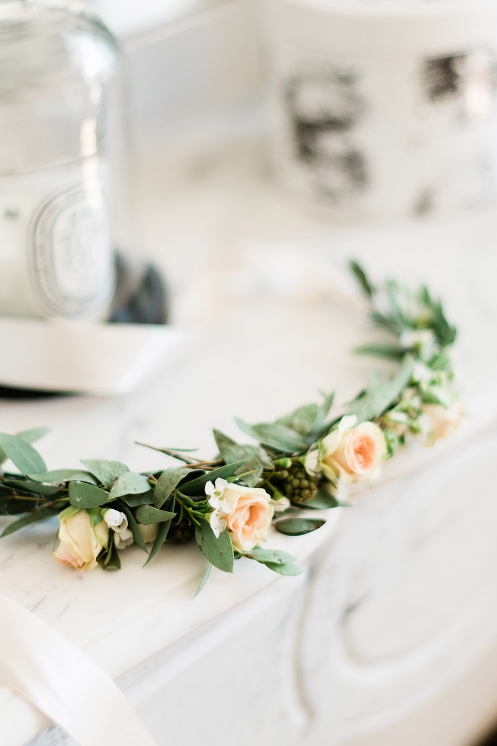la mariée est de dos elle part