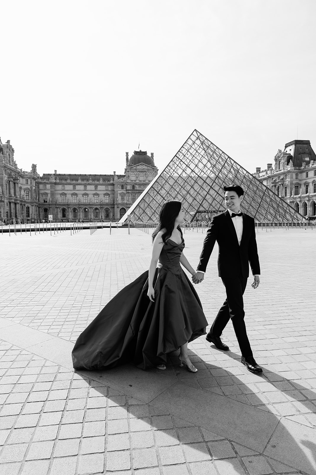 Romantic couple session in the Tuileries Garden in Paris