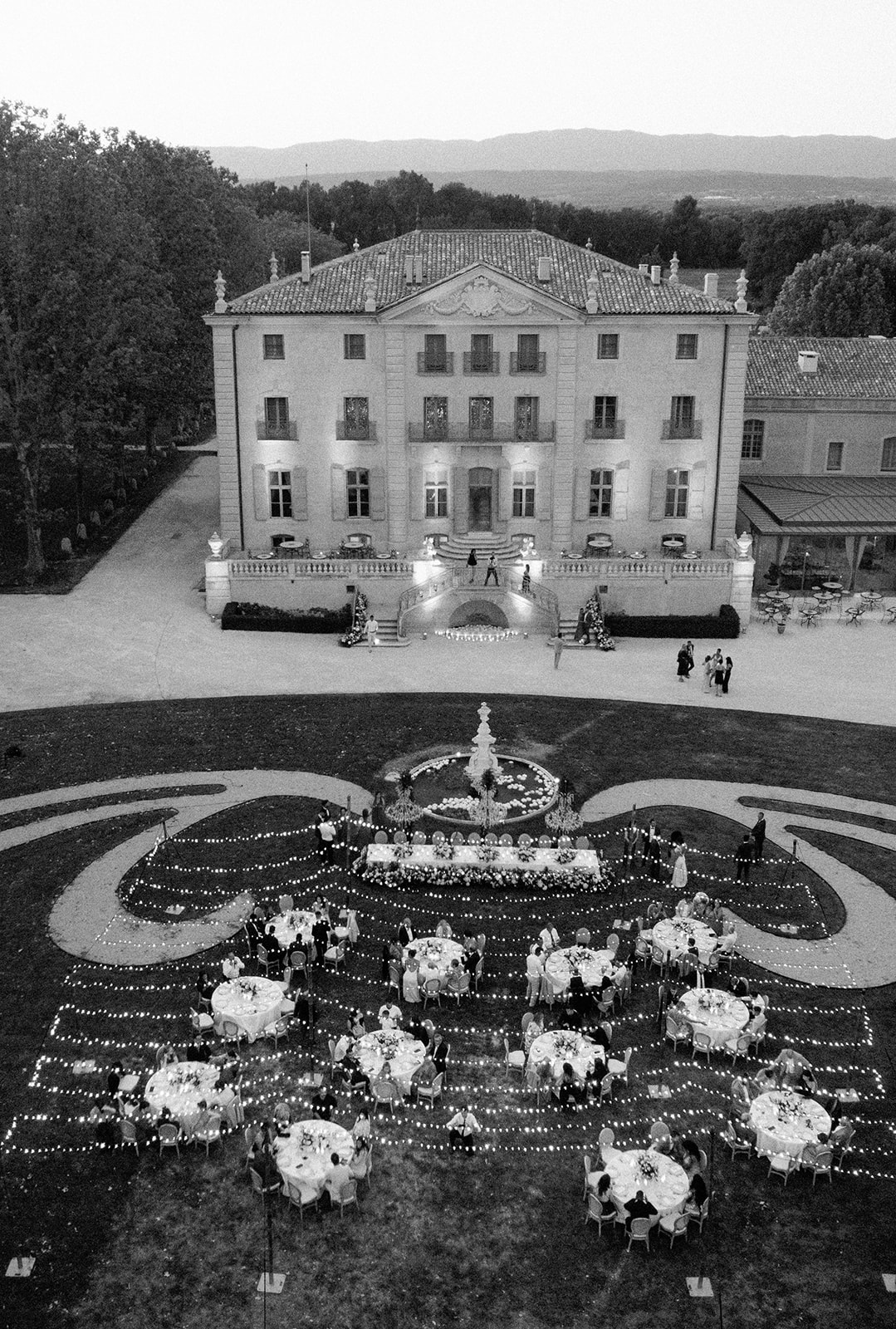 Black-and-white aerial view of an evening wedding dinner at Château de Fonscolombe
