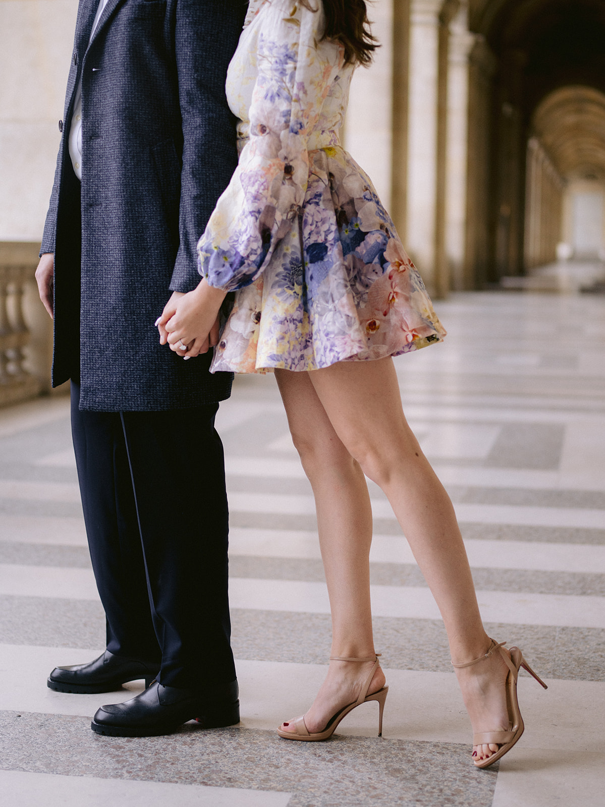 Fashion details and joined hands during a couple session at the Louvre in Paris
