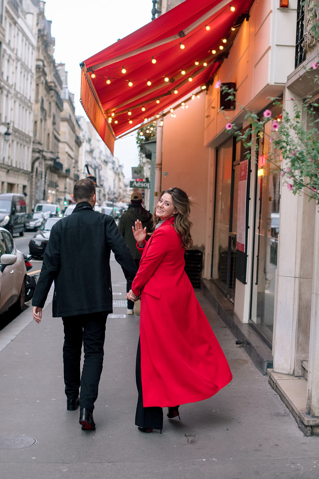 American couple walking through Paris during a lifestyle photoshoot