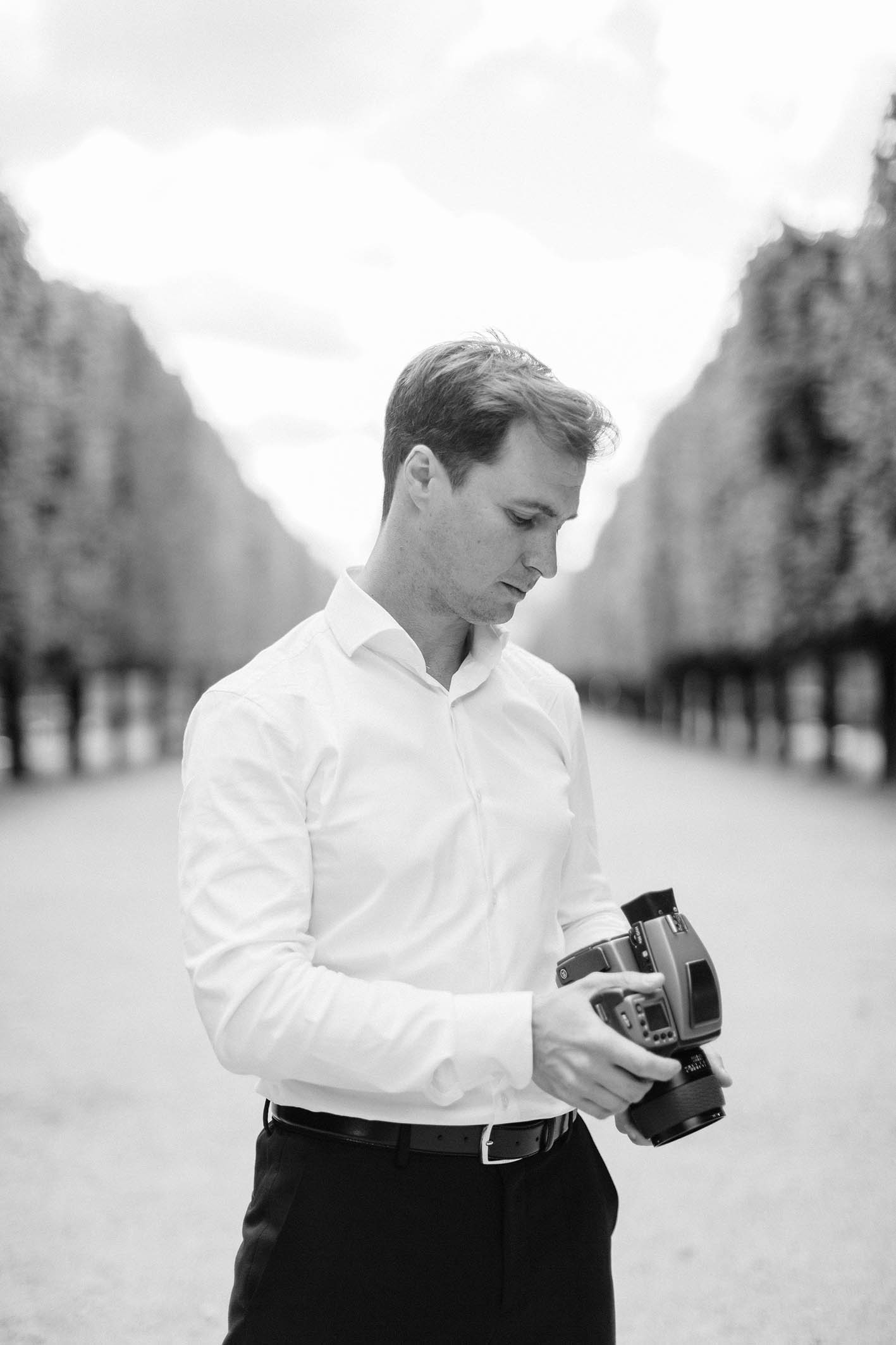 photo of jeremy froeliger a wedding photographer paris