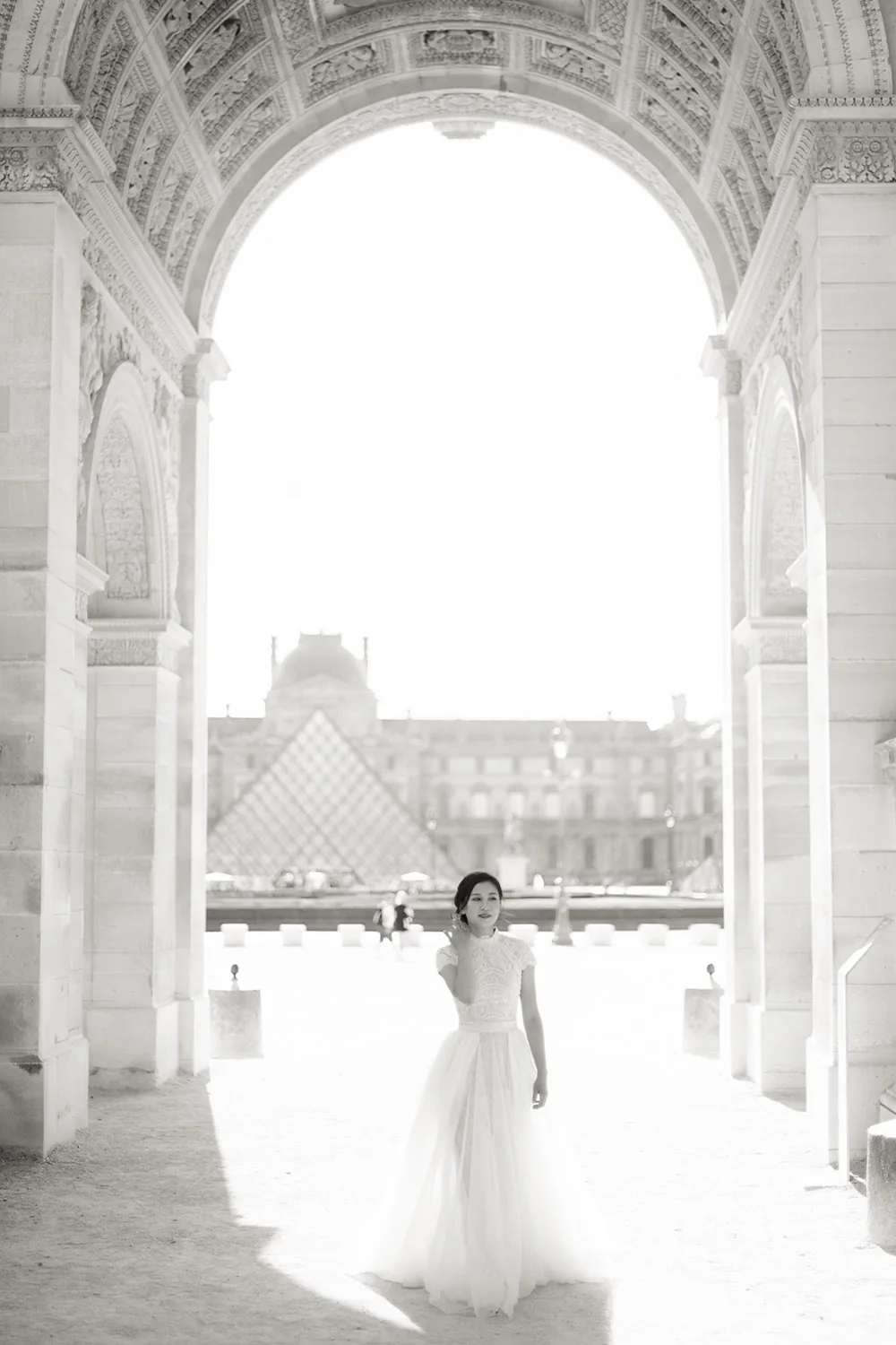 Black and white bridal portrait at the Louvre in Paris