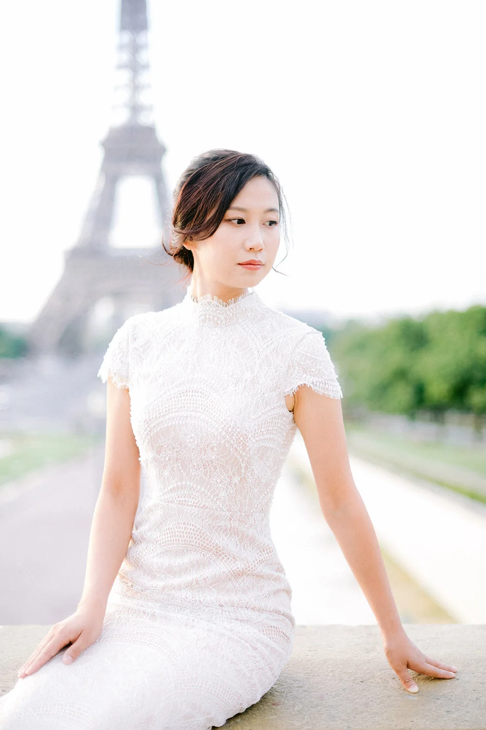 Bride posing at Trocadéro during a Paris pre-wedding session