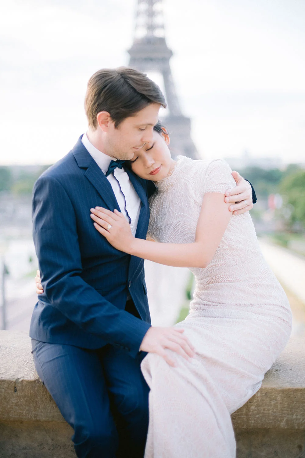 Couple seated at Trocadéro facing the Eiffel Tower