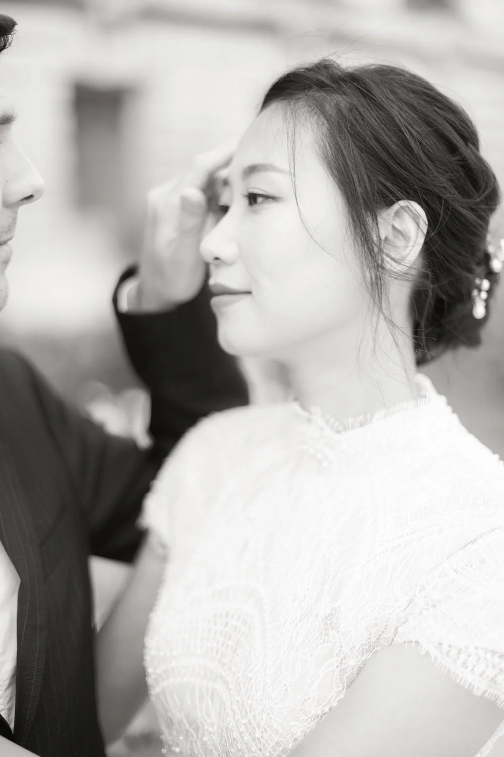 Elegant bridal portrait during a Paris couple session