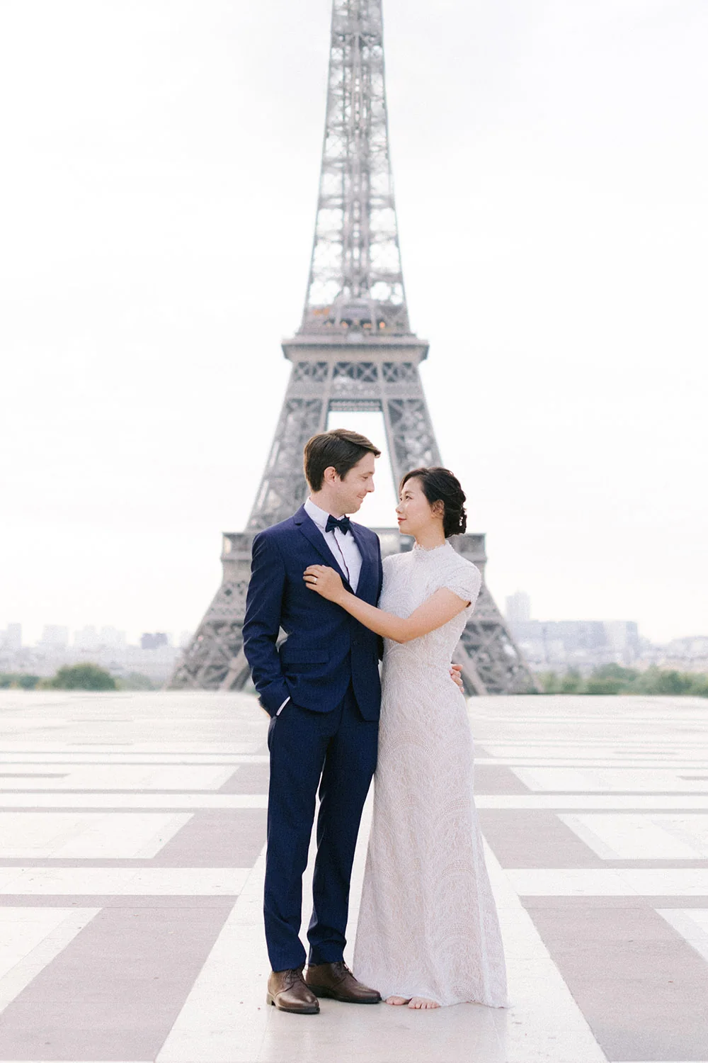 Paris pre-wedding couple session overlooking the Eiffel Tower