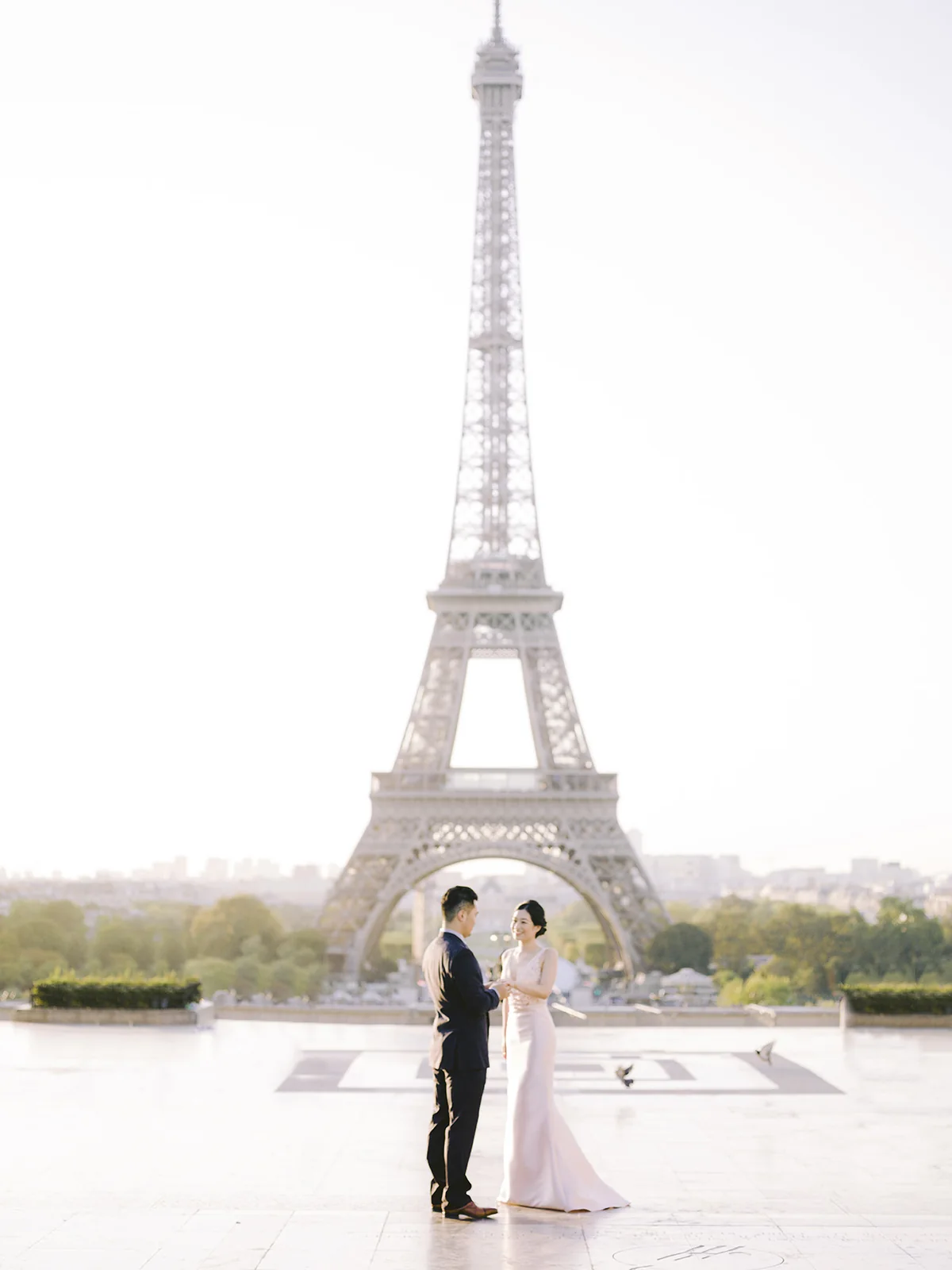Pre-wedding couple at Trocadéro with the Eiffel Tower in Paris
