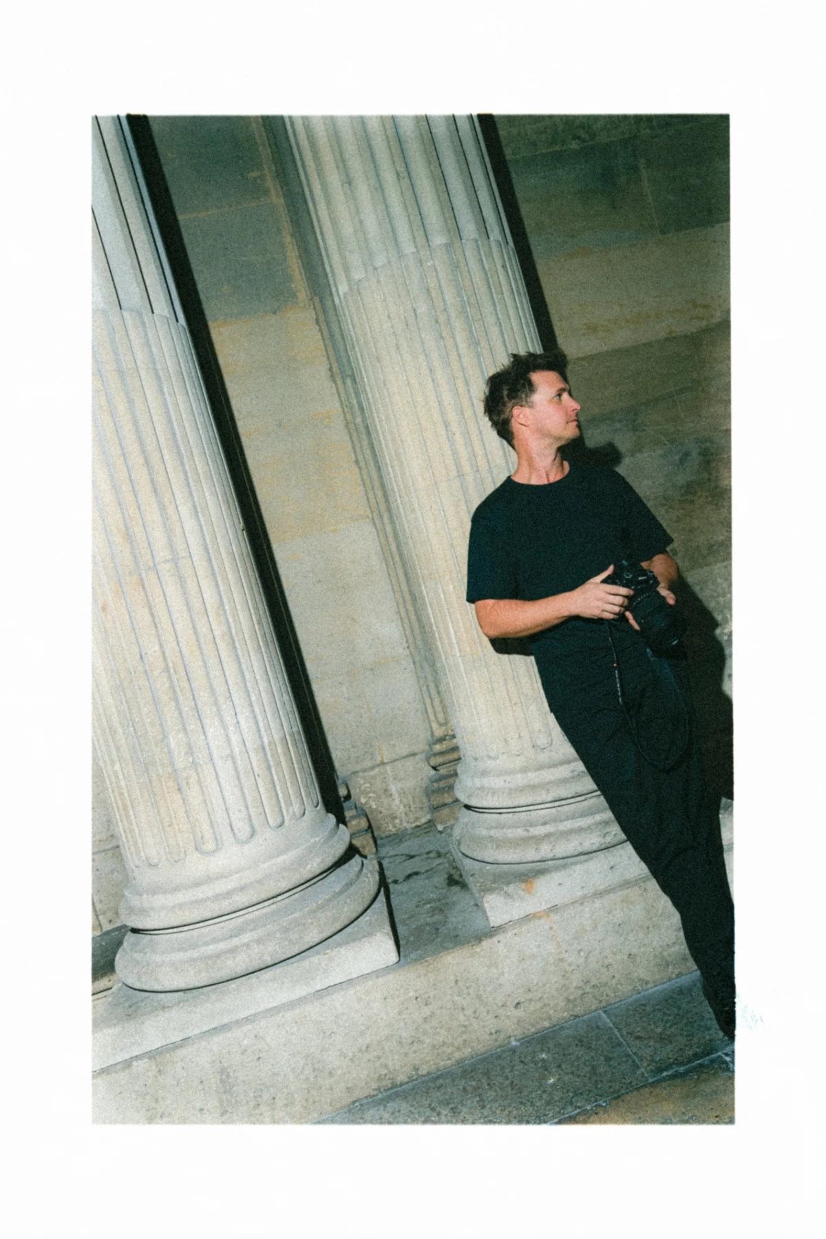 Wedding photographer Jérémy Froeliger photographed with his camera in Paris