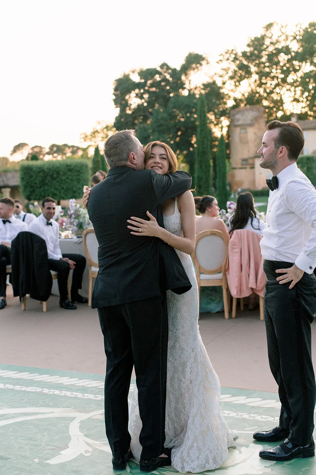 Guests embracing during the evening reception at Villa Baulieu