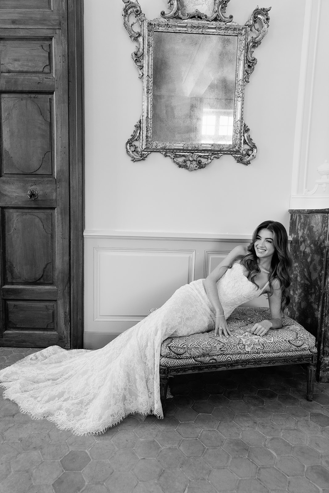 Black-and-white bridal portrait at Villa Baulieu in Provence