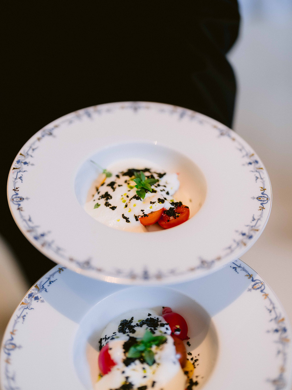 Plat gastronomique servi pendant le dîner de mariage au Ritz Paris