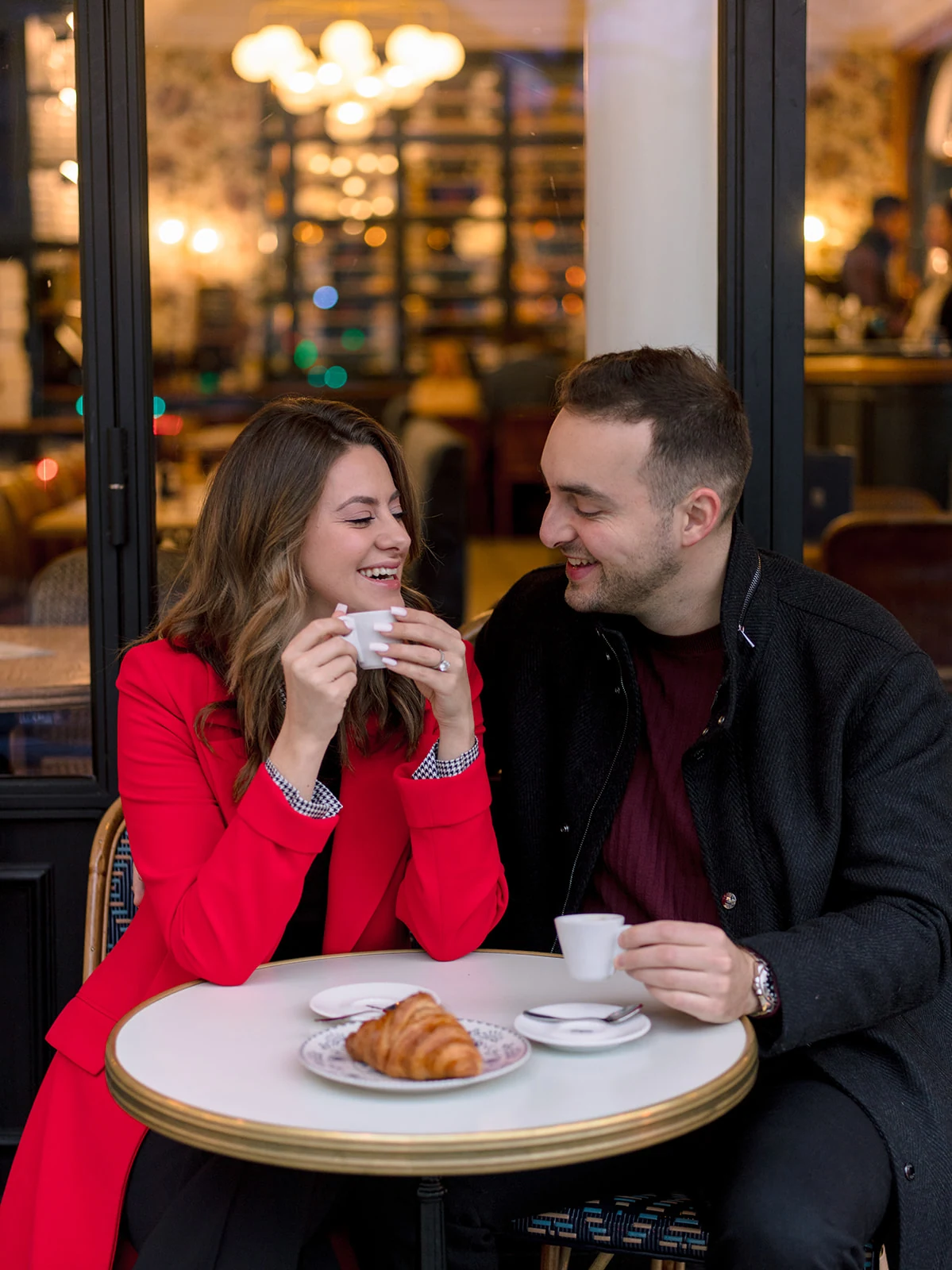 One-hour couple photoshoot near the Eiffel Tower in Paris