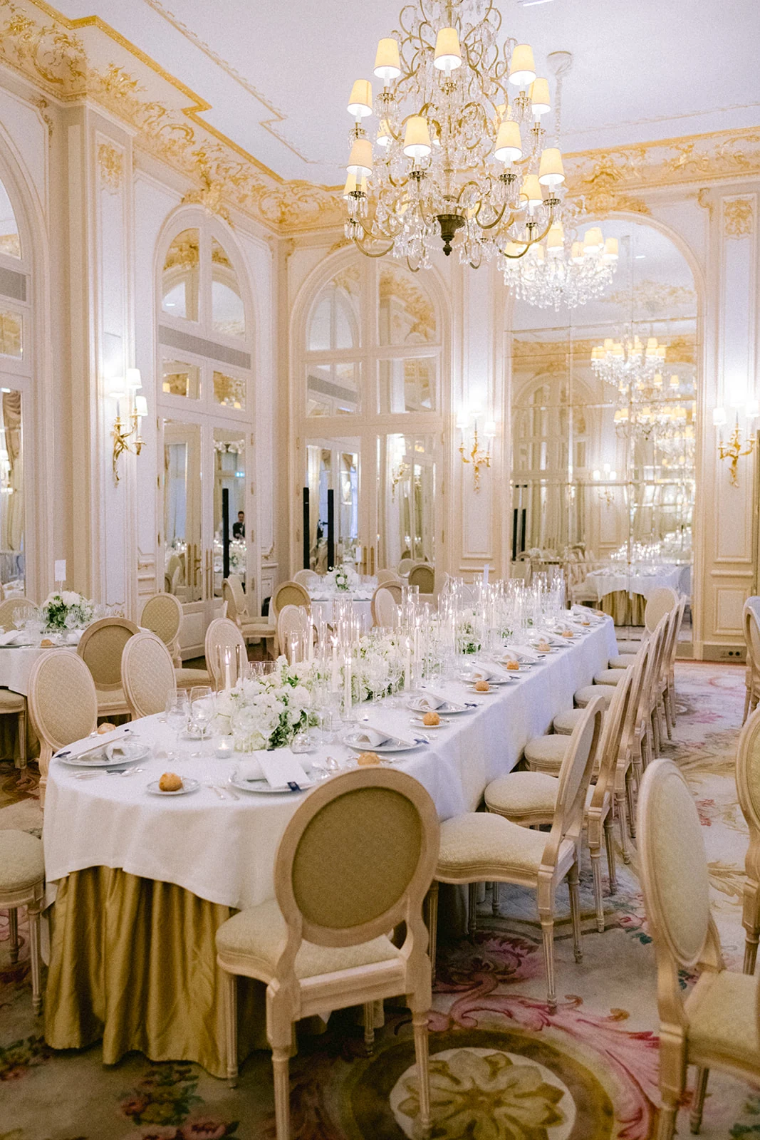 Dîner de mariage dans un salon de réception du Ritz Paris