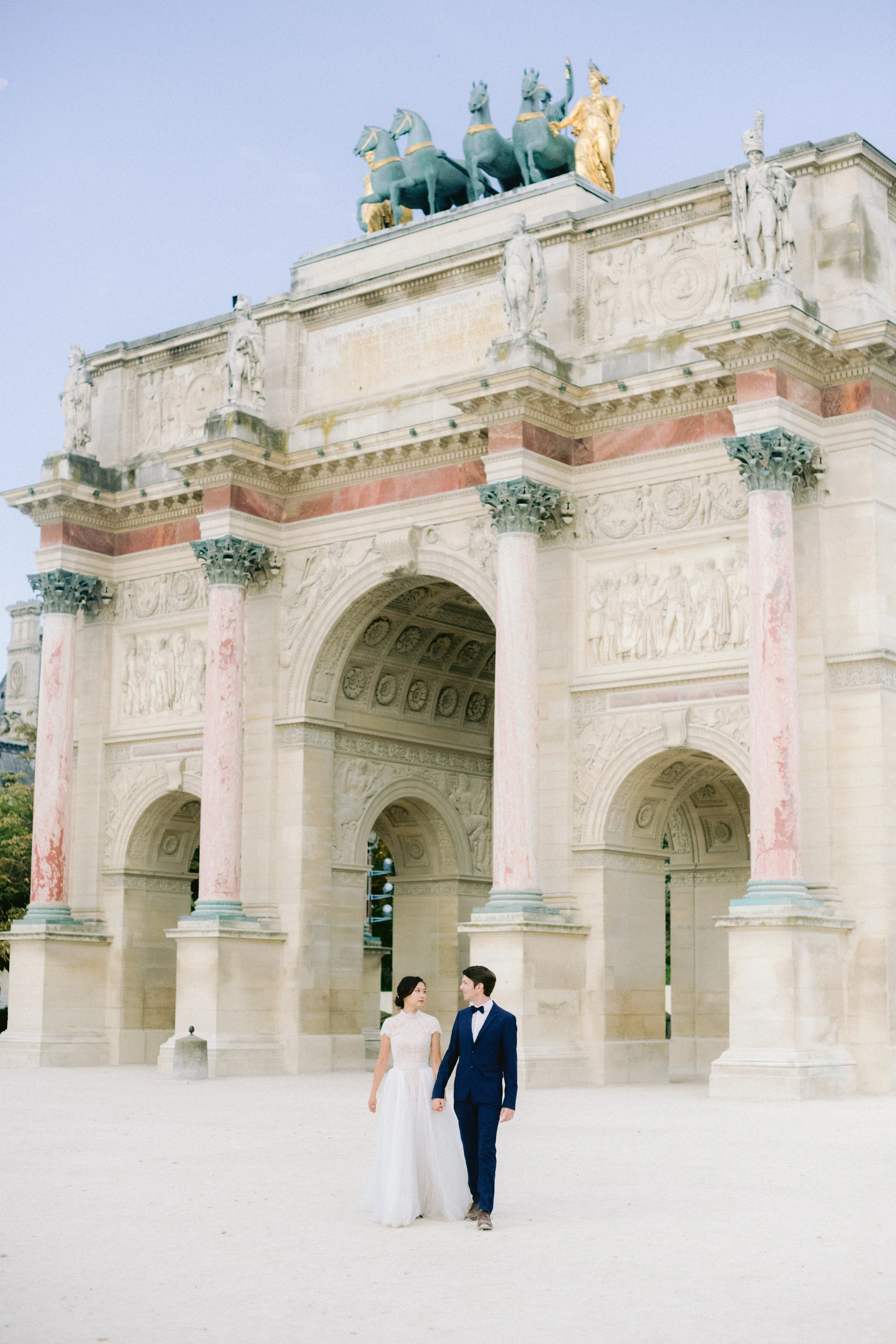 Couple portrait session in the Louvre courtyard
