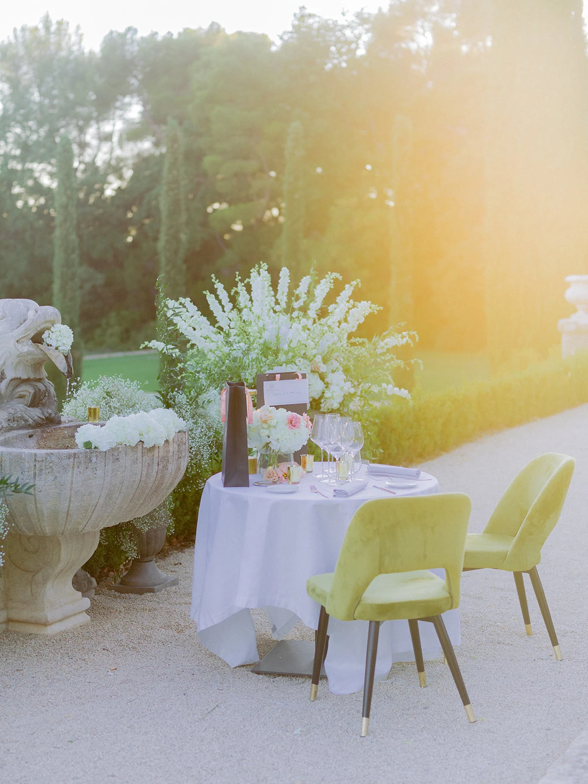 Outdoor elopement dinner table in the gardens of Château de la Gaude