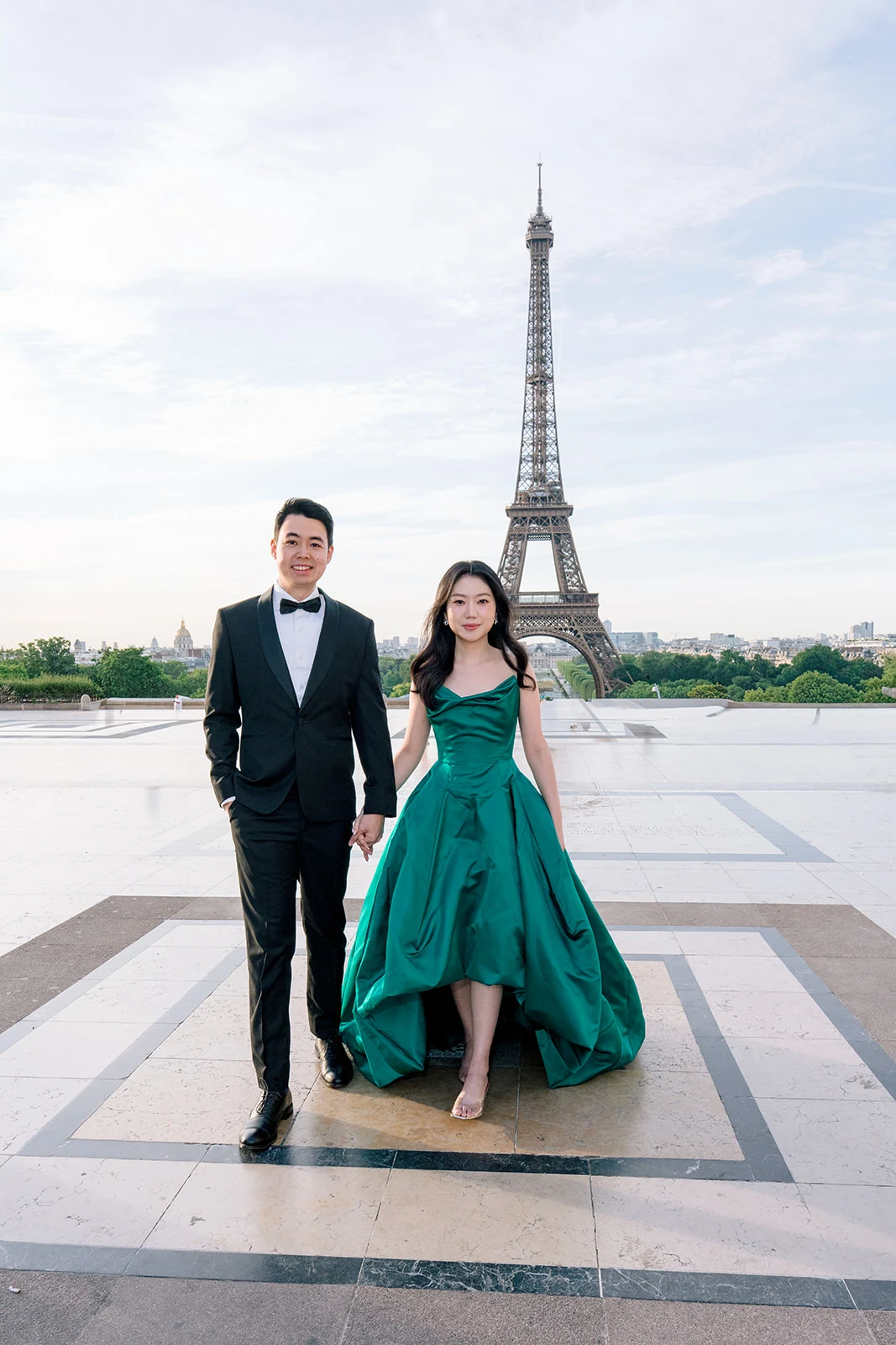 Luxury pre wedding portrait with the Eiffel Tower in Paris