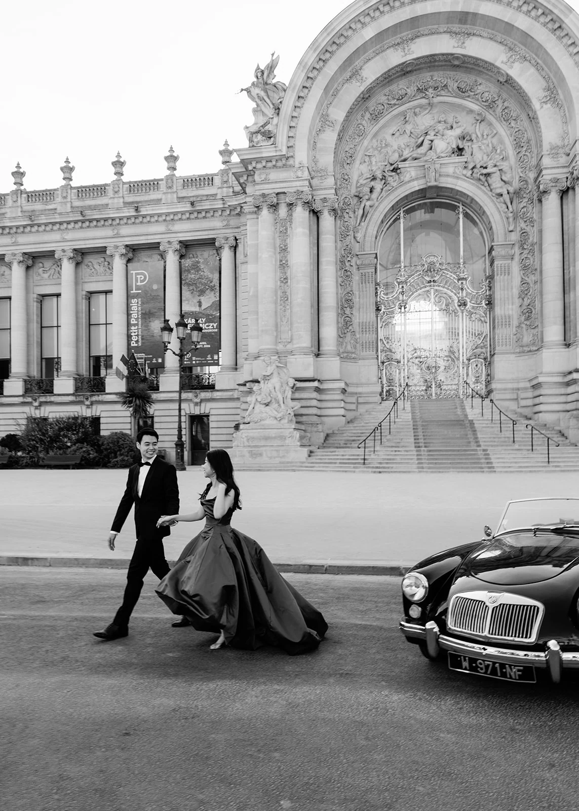Editorial couple walking during a pre wedding session at Petit Palais