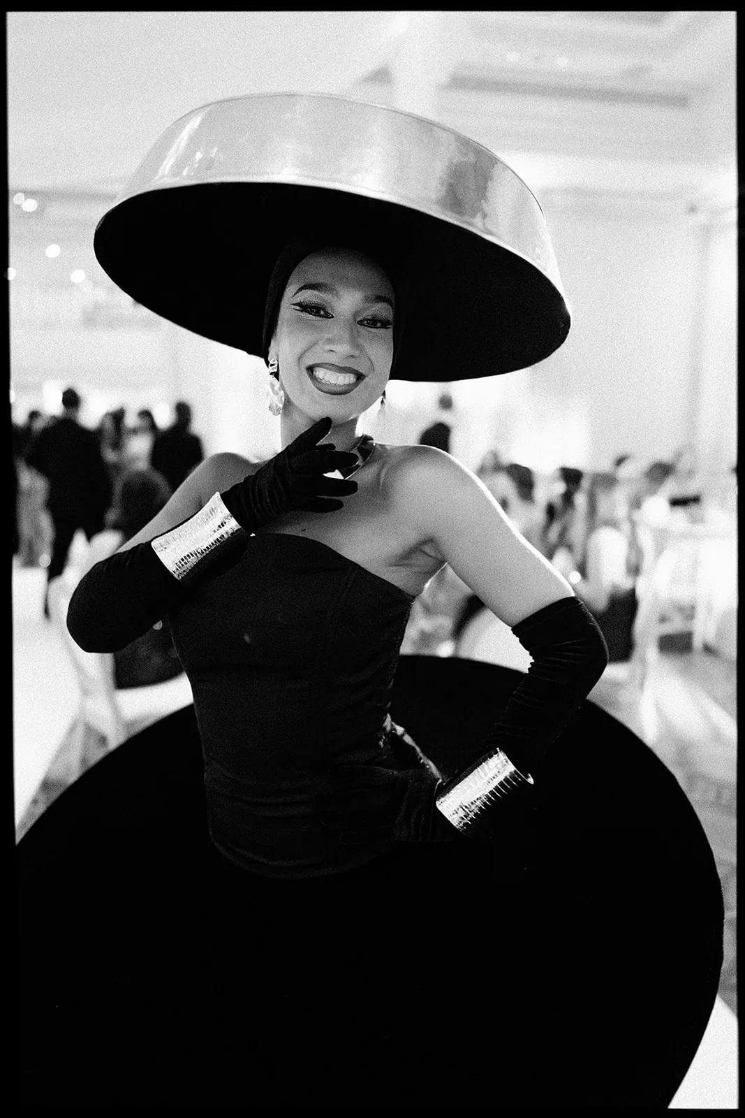 Black-and-white portrait of a wedding entertainer at Shangri-La Paris